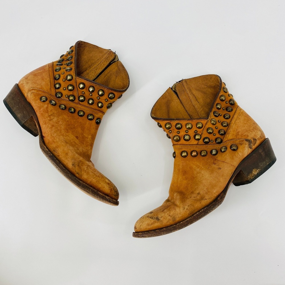 Matisse Distressed Ankle Boots Women 8 Tan Leather Studded Pointed Toe Side Zip